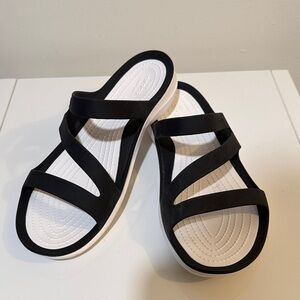 CROCS Womens Swiftwater Black Strappy Slide Sandals with White Footbed size 10